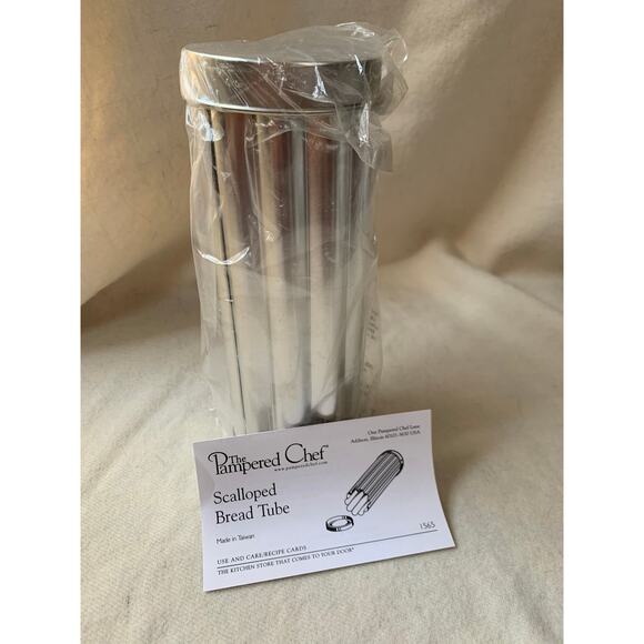 Pampered Chef Scalloped Bread Tube #1565 - Picture 1 of 3